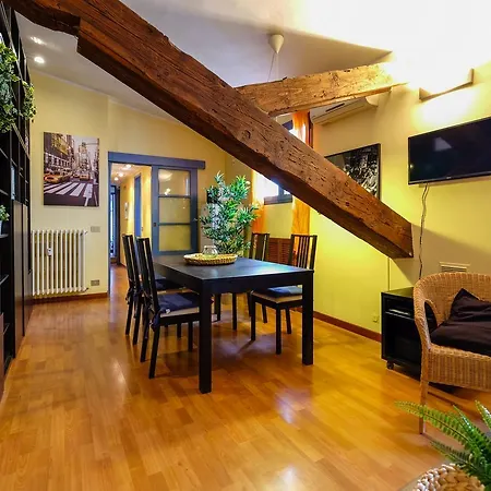 Cozy Attic In Navigli