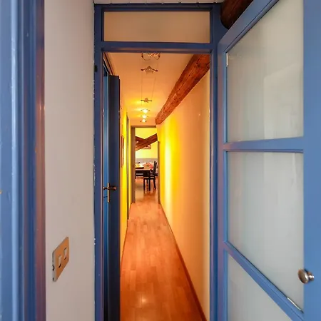 Cozy Attic In Navigli アパート ミラノ